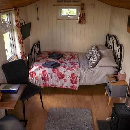 Maple Hut Four Acre Farm Hotel Aylsham Bagian luar foto