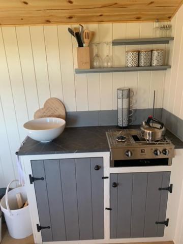 Maple Hut Four Acre Farm Hotel Aylsham Bagian luar foto