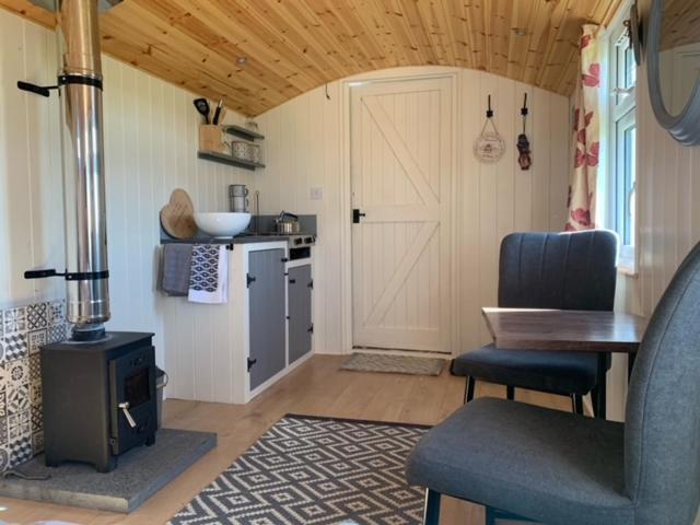 Maple Hut Four Acre Farm Hotel Aylsham Bagian luar foto