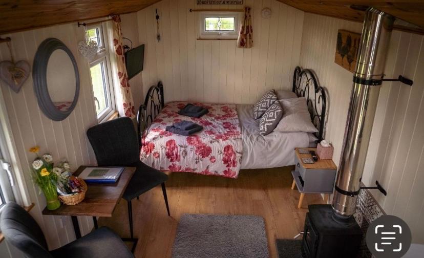 Maple Hut Four Acre Farm Hotel Aylsham Bagian luar foto