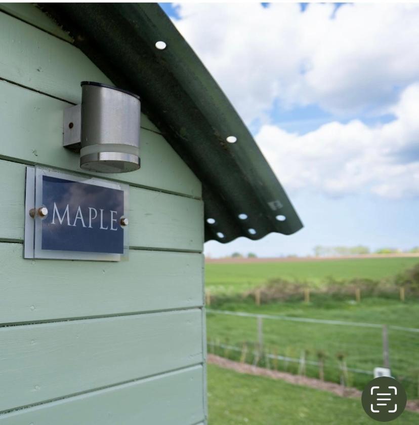 Maple Hut Four Acre Farm Hotel Aylsham Bagian luar foto