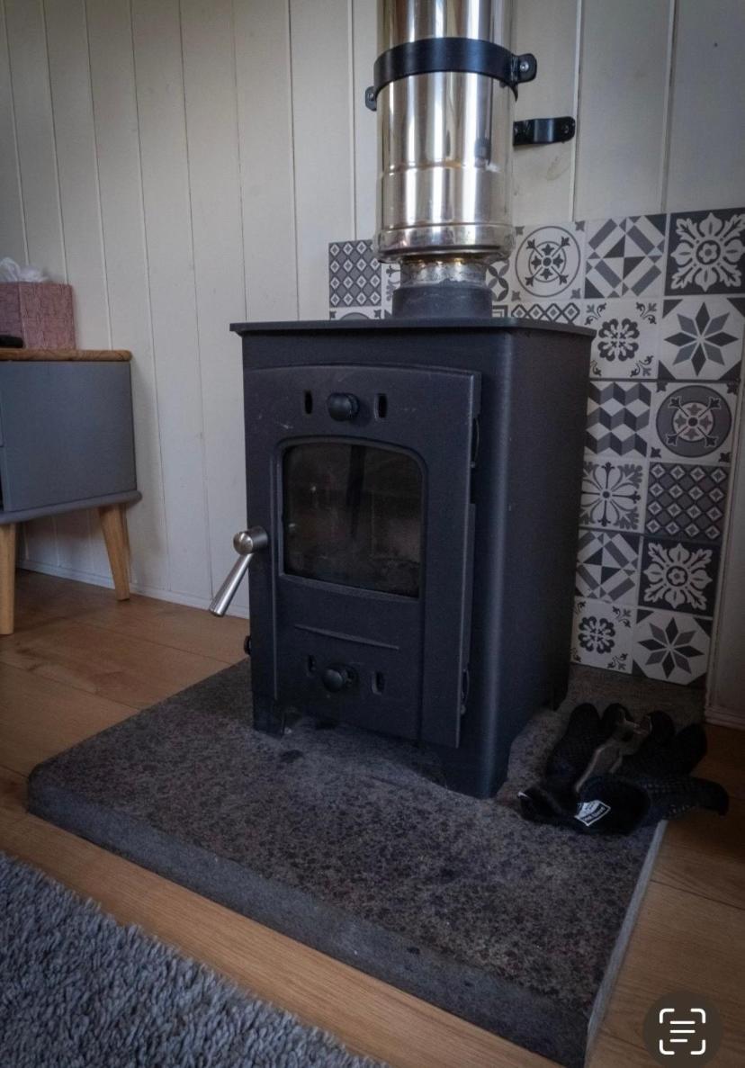 Maple Hut Four Acre Farm Hotel Aylsham Bagian luar foto